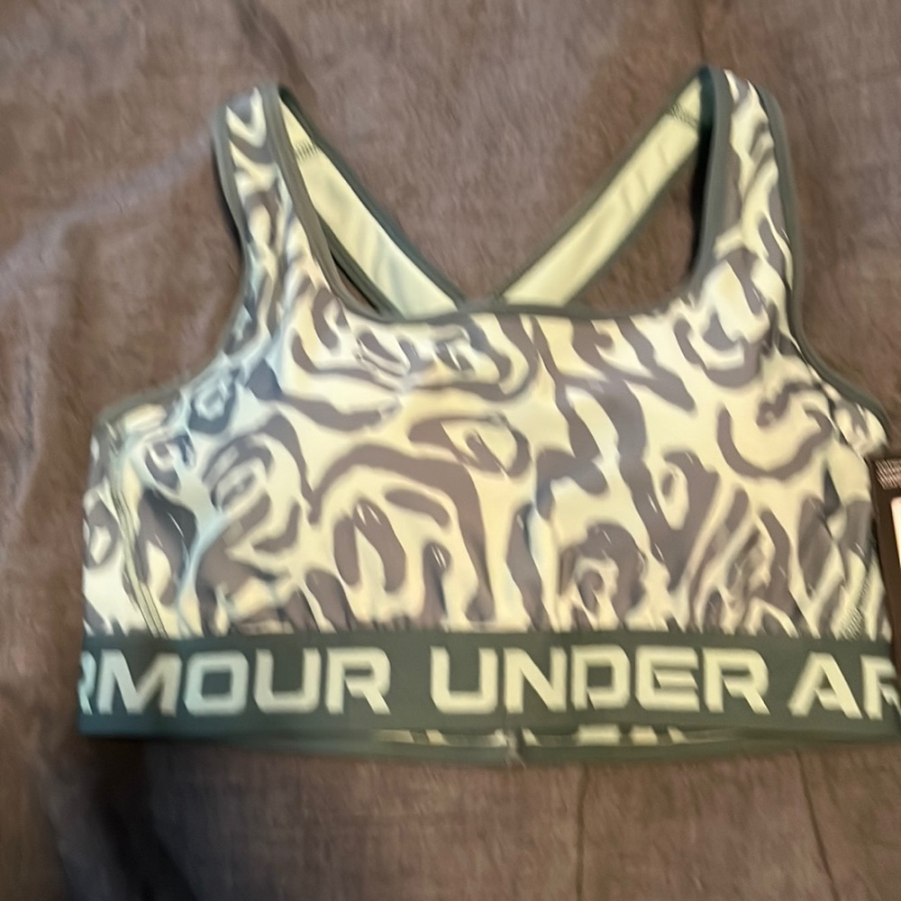 Brand new sports bra it’s a little small for me